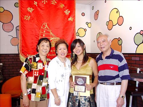 亚裔中小企协(aaba)表扬2006年优秀华裔青少